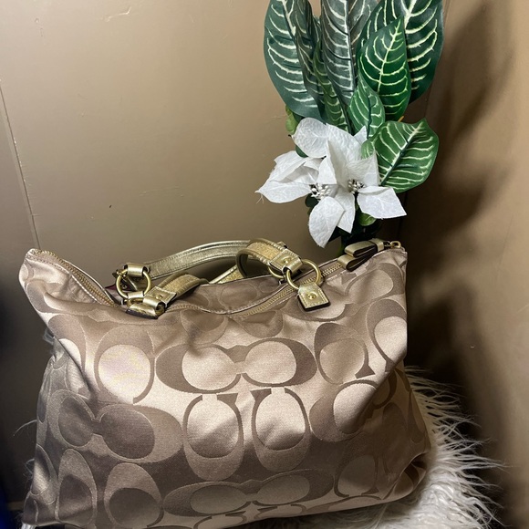 Gorgeous Coach Poppy Golden Glam Tote - Picture 2 of 12